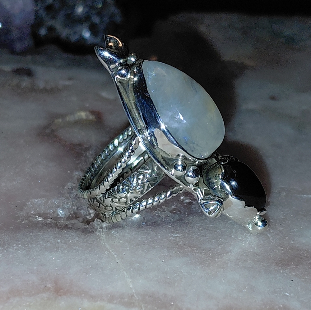 Gigantic Moonstone And Black Onyx Statement Ring - Picture 4 of 16
